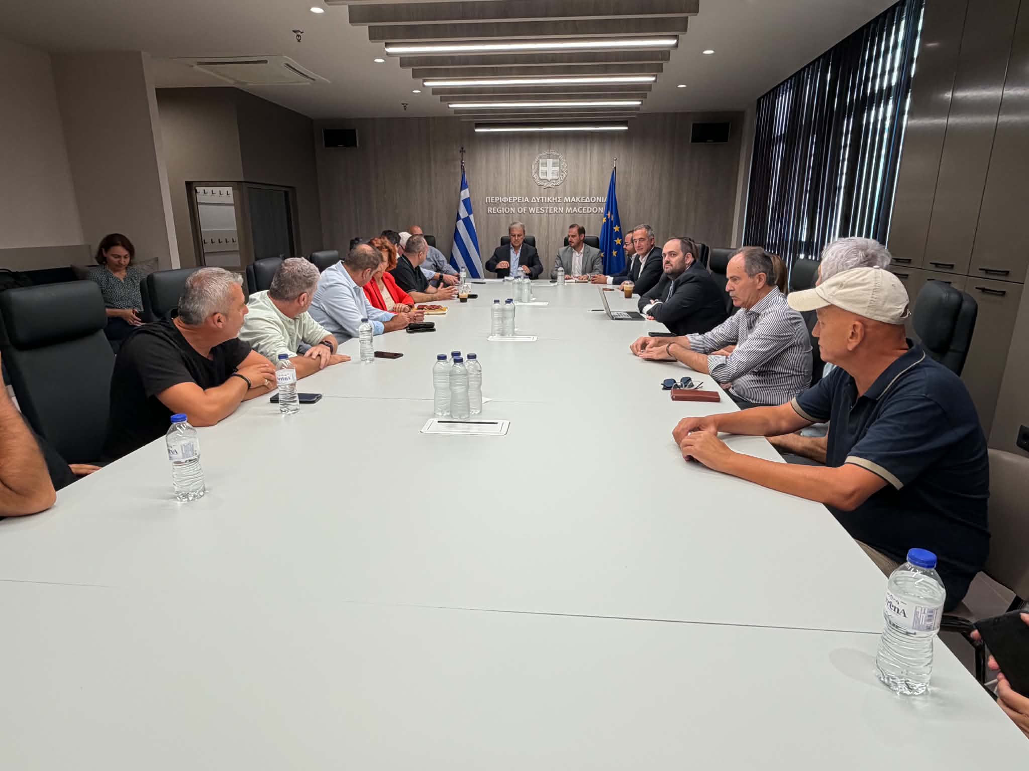 Κώτσηρας: «Κανένας πολίτης να μη στερείται πρόσβασης στο συγκοινωνιακό έργο»- Τι ειπώθηκε στη σύσκεψη με εκπροσώπους σχολών οδηγών, ΚΤΕΛ Αστικών και το πρόβλημα με τα ταξί της… Αλβανίας