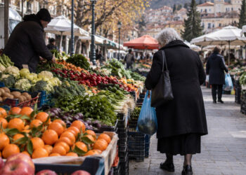 ΕΛΣΤΑΤ: Πάνω από 1 στους 4 Έλληνες σε κίνδυνο φτώχειας ή κοινωνικού αποκλεισμού – 58.449 περισσότεροι θάνατοι από γεννήσεις