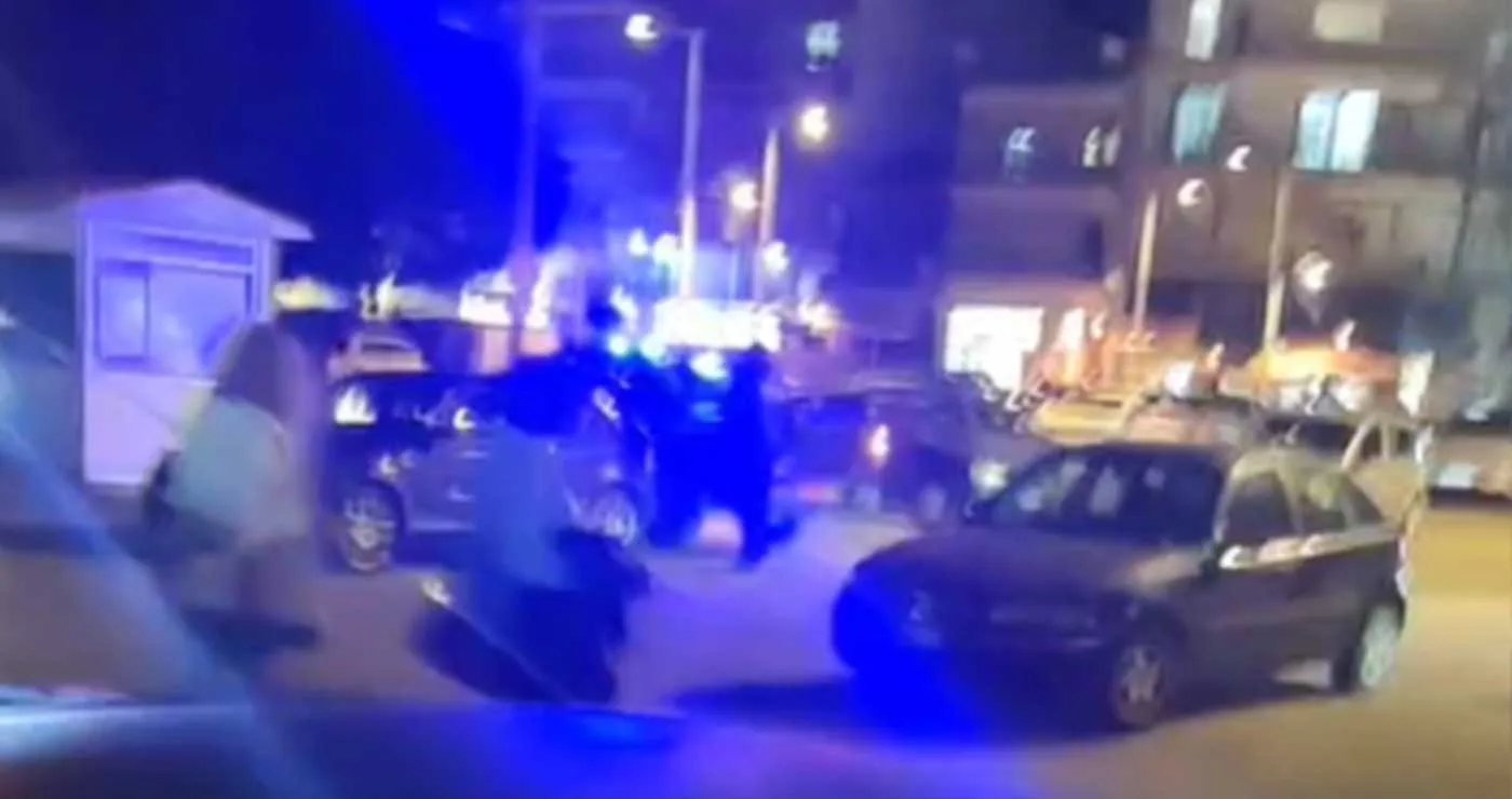 Με φάρους η Δημοτική Αστυνομία στη λαϊκή Πτολεμαΐδας χθες το βράδυ– Αντιδράσεις πολιτών για τις ώρες στάθμευσης – Τι συμβαίνει