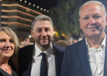 Τρεις του Σεπτέμβρη να περνάς…: Η Ολυμπία Τελιγιορίδου στην αγκαλιά του ΠΑΣΟΚ – Η φωτογραφία με τον Νίκο Ανδρουλάκη