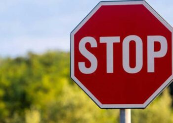 Πτολεμαΐδα: Πλαγιομετωπική σύγκρουση στην οδό Γουμεράς μετά από παραβίαση  STOP