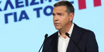 «Χάσαμε τον λογαριασμό»: Πυρ ομαδόν από την κυβέρνηση για τις εξαγγελίες Τσίπρα που «τίναξαν την μπάνκα» με κόστος €13 δισ.