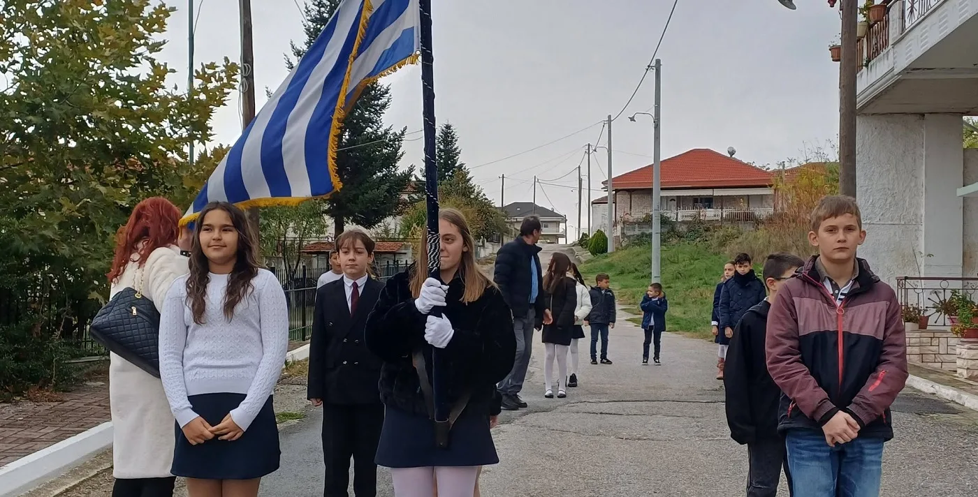 Μαθητές νηπιαγωγείου και δημοτικού παρέλασαν στην Ασβεστόπετρα
