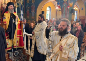 Νέος ιερέας στην Ασβεστόπετρα Εορδαίας – Υποδέχθηκαν τον π. Βασίλειο Τσολάκη παρουσία του Μητροπολίτη Ειρηναίου