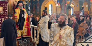 Νέος ιερέας στην Ασβεστόπετρα Εορδαίας – Υποδέχθηκαν τον π. Βασίλειο Τσολάκη παρουσία του Μητροπολίτη Ειρηναίου