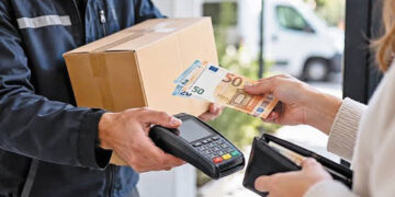 Courier: Ανατροπή με τα μετρητά στις αντικαταβολές – Τι αποφασίστηκε