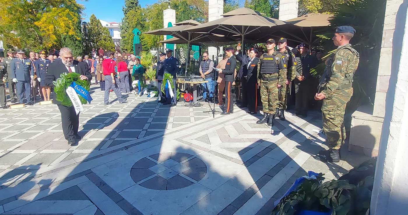 Ελευθέρια Πτολεμαΐδας: Οι καταθέσεις στεφάνων στο Μνημείο Πεσόντων (φωτο-video)