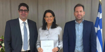 Νέο σχέδιο νόμου για τον καθορισμό ορίων της Τεχνητής Νοημοσύνης στο ανθρώπινο δυναμικό προωθεί η Κεραμέως