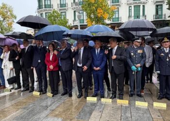 Κοζάνη: Με κατάθεση στεφάνων τιμήθηκαν τα 114 χρόνια από την Απελευθέρωση – Χωρίς παρέλαση λόγω βροχής