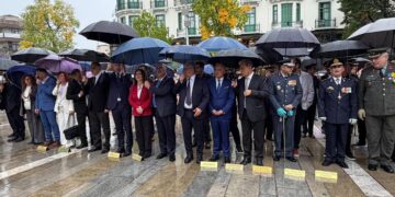 Κοζάνη: Με κατάθεση στεφάνων τιμήθηκαν τα 114 χρόνια από την Απελευθέρωση – Χωρίς παρέλαση λόγω βροχής