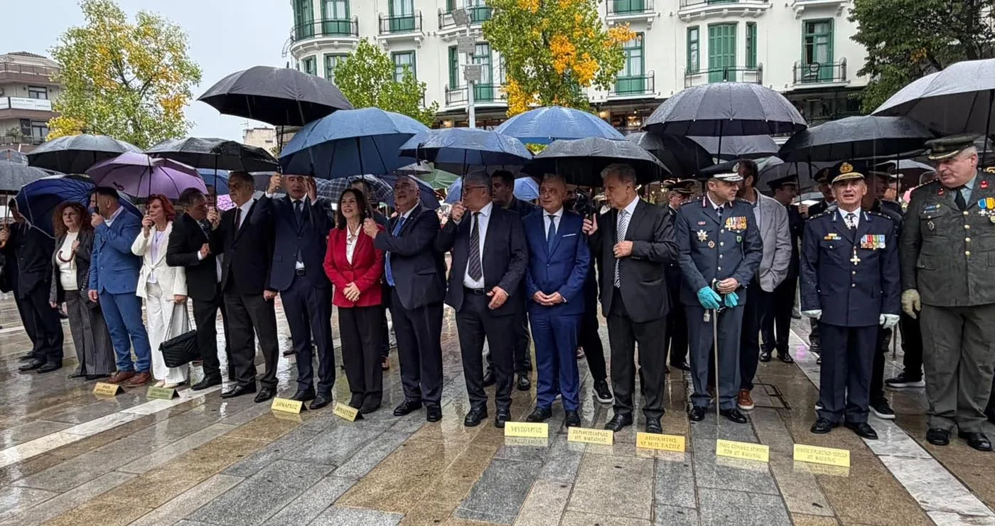 Κοζάνη: Με κατάθεση στεφάνων τιμήθηκαν τα 114 χρόνια από την Απελευθέρωση – Χωρίς παρέλαση λόγω βροχής