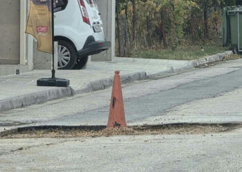 Συνεχίζονται οι εργασίες επούλωσης λακκουβών στον Οικισμό Καρδιάς (ρεπορτάζ της Κούλας Πουλασιχίδου)