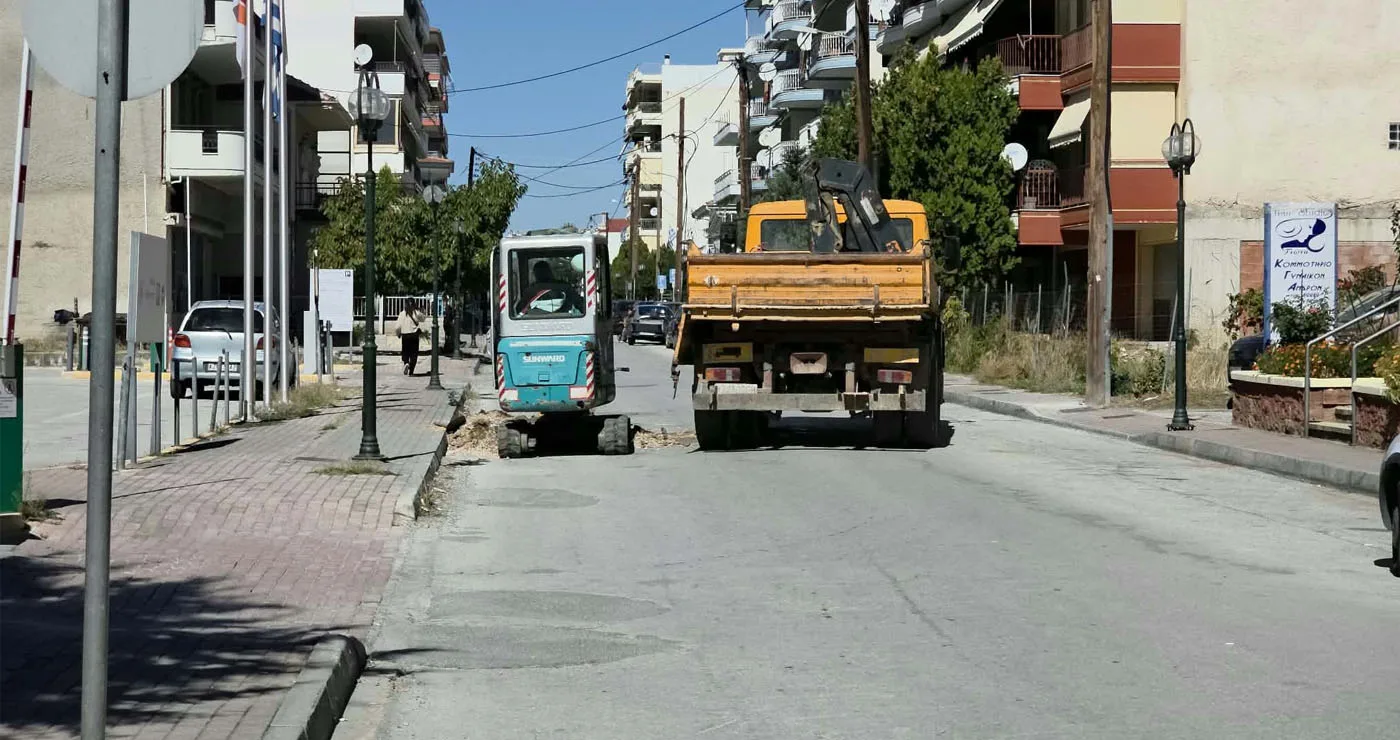 Έκτακτες εργασίες της ΔΕΤΗΠ για αποκατάσταση βλάβης στην Οδό Νοσοκομείου στην Πτολεμαΐδα (ρεπορτάζ της Κούλας Πουλασιχίδου)