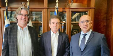 Την παραχώρηση των πρ. Αστυνομικών Τμημάτων Σερβίων και Λιβαδερούν ζήτησαν από τον Χρυσοχοΐδη οι Μ. Παπαδόπουλος και Χρ. Ελευθερίου