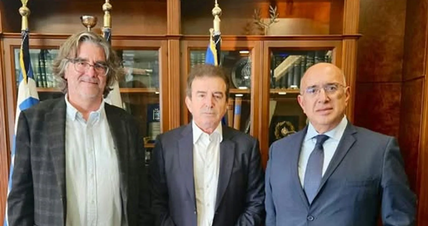 Την παραχώρηση των πρ. Αστυνομικών Τμημάτων Σερβίων και Λιβαδερούν ζήτησαν από τον Χρυσοχοΐδη οι Μ. Παπαδόπουλος και Χρ. Ελευθερίου