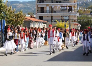 Σέρβια: Με παρέλαση και παρουσία πλήθους κόσμου γιορτάστηκαν τα 114 χρόνια από την Απελευθέρωση