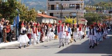 Σέρβια: Με παρέλαση και παρουσία πλήθους κόσμου γιορτάστηκαν τα 114 χρόνια από την Απελευθέρωση
