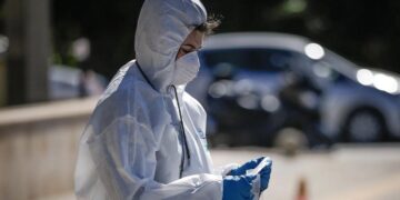Συναγερμός στην Κοζάνη: Συνταξιούχος της ΔΕΗ είχε πικρικό οξύ στο υπόγειό του – Επιχείρηση πυροτεχνουργών