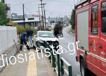Τροχαία ατύχημα στην Κοζάνη με σημαντικές ζημιές σε επιβατικό αυτοκίνητο