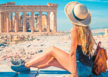 Τράπεζα της Ελλάδος: Πάνω από 28,5 εκατ. τουρίστες στην Ελλάδα το φετινό οκτάμηνο